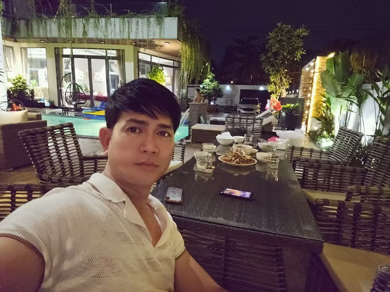 Quách Thành Danh đang ở biệt thự 35 tỷ bên vợ con. Ảnh: FBNV.