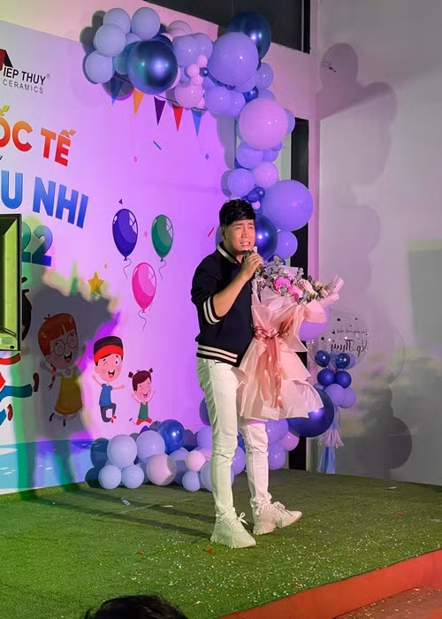  Quách Thành Danh sinh ra trong gia đình có truyền thống nghệ thuật. Năm 2012, nam ca sĩ bắt đầu gây chú ý nhờ bản hit Tôi là tôi. Ảnh: FBNV.