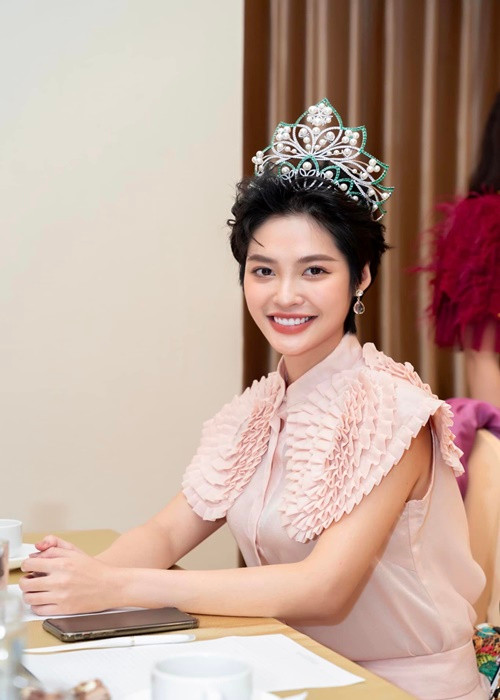 Trong cuộc phỏng vấn với Dân Việt, Nông Thúy Hằng cho biết, cô sẽ nắm bắt cơ hội ngay khi gặp được cuộc thi quốc tế phù hợp với bản thân mình. Ảnh: FBNV.