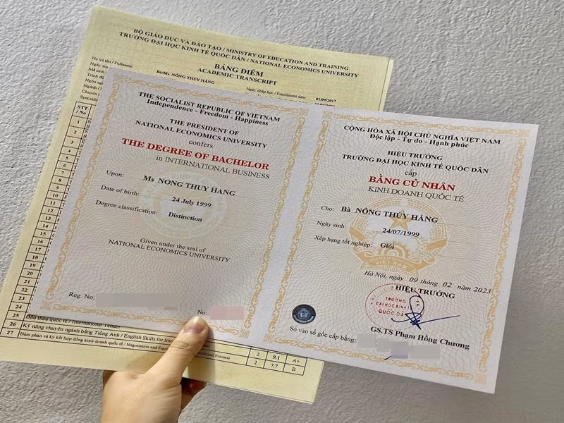 Mới đây, Nông Thúy Hằng khoe tốt nghiệp bằng giỏi ngành Kinh doanh quốc tế của trường Đại học Kinh tế Quốc dân. Ảnh: FBNV.