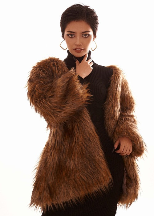 Thời điểm đăng quang, chia sẻ trên Vietnamnet, Nông Thúy Hằng cho biết, cô và bạn trai có một tình yêu gà bông khi cả hai là sinh viên bình thường. “Giờ tôi đã là hoa hậu thì người yêu tôi cũng nên được gọi là đại gia chứ nhỉ? Cậu ấy luôn là đại gia của tôi vì gia đình cậu ấy cực giàu - giàu tình thương và lòng bao dung”, Nông Thúy Hằng chia sẻ. Ảnh: FBNV.