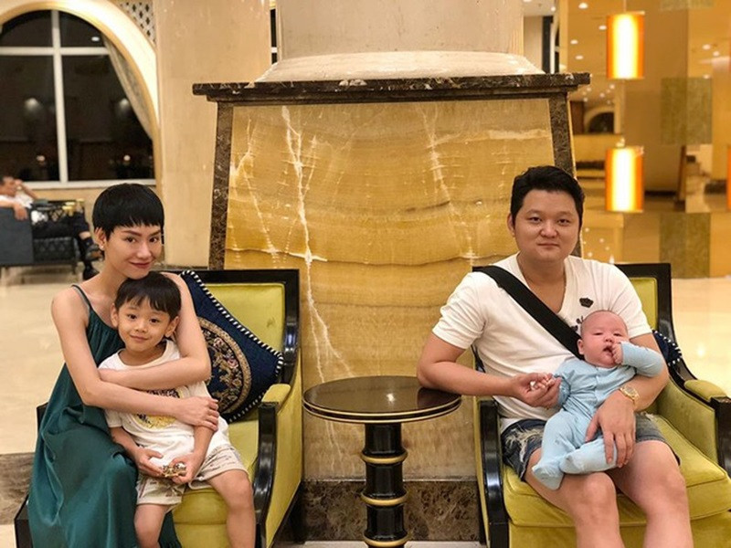 Trà My sinh bé Gia Huy vào tháng 11/2014 và bé Gia Hưng vào năm 2019. Ảnh: FBNV.