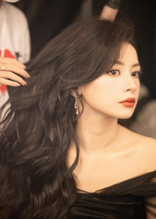 Nhan sắc của giọng ca Anh ơi ở lại ở tuổi 30 gây mê người đối diện.