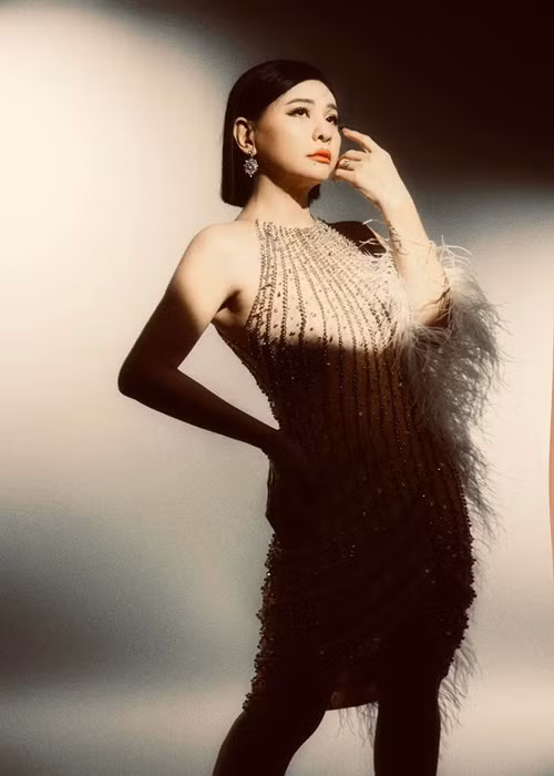 Cat Phuong sau chia tay Kieu Minh Tuan: Co tinh moi, ngay cang xinh