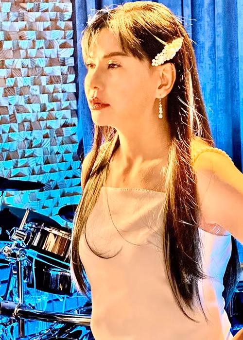 Trẻ trung ở tuổi 53, Cát Phượng vướng nghi vấn dao kéo. Đối mặt với tin đồn trùng tu nhan sắc, bà mẹ một con phủ nhận.