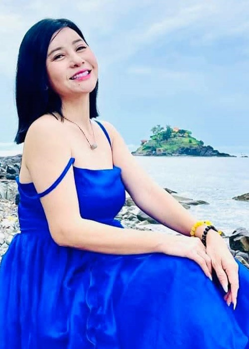 Cát Phượng ăn mặc trẻ trung, gợi cảm hơn sau khi chia tay Kiều Minh Tuấn.