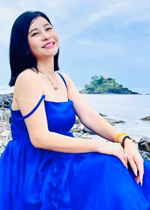 Cát Phượng ăn mặc trẻ trung, gợi cảm hơn sau khi chia tay Kiều Minh Tuấn.