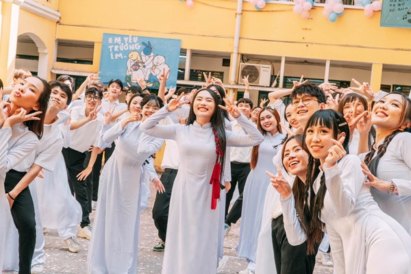 Phuong My Chi tiet lo dieu dac biet trong MV moi “Day xe bo“