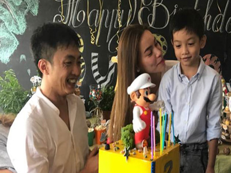 Cường Đô la và Hồ Ngọc Hà công khai chuyện tình cảm năm 2010. Sau đó, cả hai có cậu con trai chung nhưng không tổ chức đám cưới. Năm 2015, Hồ Ngọc Hà ly hôn. Sau 1 lần đò, Hà Hồ vướng ồn ào tình cảm với một đại gia từ năm 2015 đến năm 2017. Ảnh: Khám Phá.