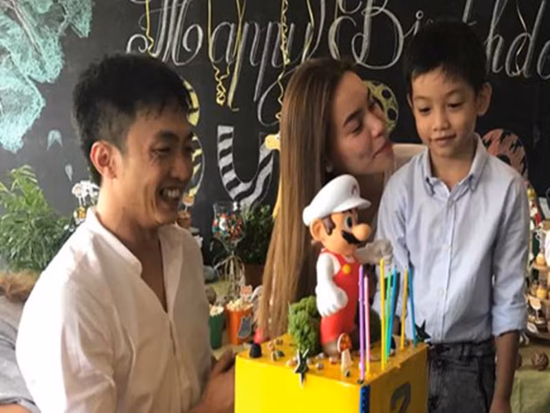 Cường Đô la và Hồ Ngọc Hà công khai chuyện tình cảm năm 2010. Sau đó, cả hai có cậu con trai chung nhưng không tổ chức đám cưới. Năm 2015, Hồ Ngọc Hà ly hôn. Sau 1 lần đò, Hà Hồ vướng ồn ào tình cảm với một đại gia từ năm 2015 đến năm 2017. Ảnh: Khám Phá.