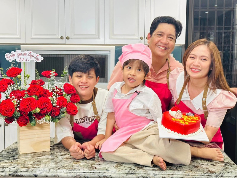 Tiêu chí người giúp việc của Thanh Thúy là phải trung thực, còn các kỹ năng khác như nấu nướng, tốc độ làm việc, sự ăn ý với chủ nhà... có thể thích nghi dần. Thanh Thúy - Đức Thịnh chi 26 triệu đồng mỗi tháng để trả lương cho giúp việc.