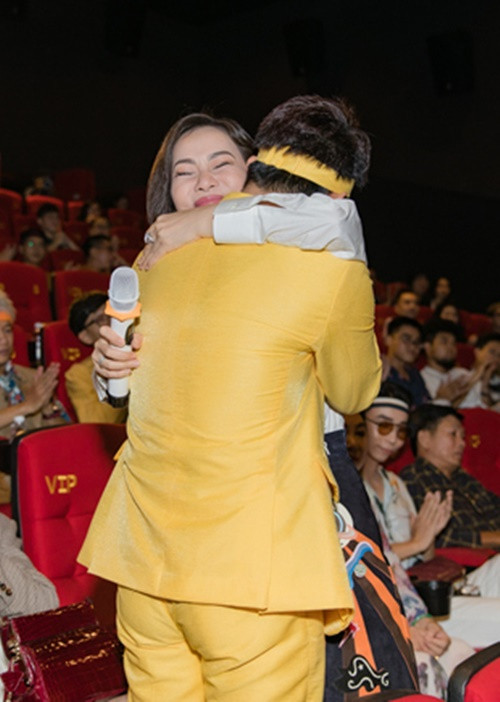 Thu Minh từng bật khóc trong buổi ra mắt MV Sáng mắt chưa của Trúc Nhân năm 2019 bởi cô chứng kiến học trò ngày càng trưởng thành. Ảnh: Vietnamnet.