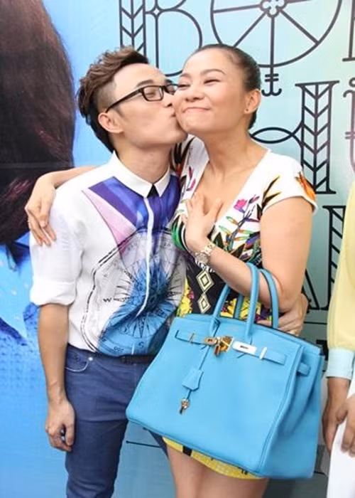 Tháng 1/2015, Trúc Nhân gây tranh cãi khi chia sẻ, Thu Minh không hề dìu dắt anh. Bị chỉ trích vô ơn, nam ca sĩ lên tiếng xin lỗi. Anh cho biết đây chỉ là sự cố lỡ lời. Ảnh: Thương Hiệu và Pháp Luật.