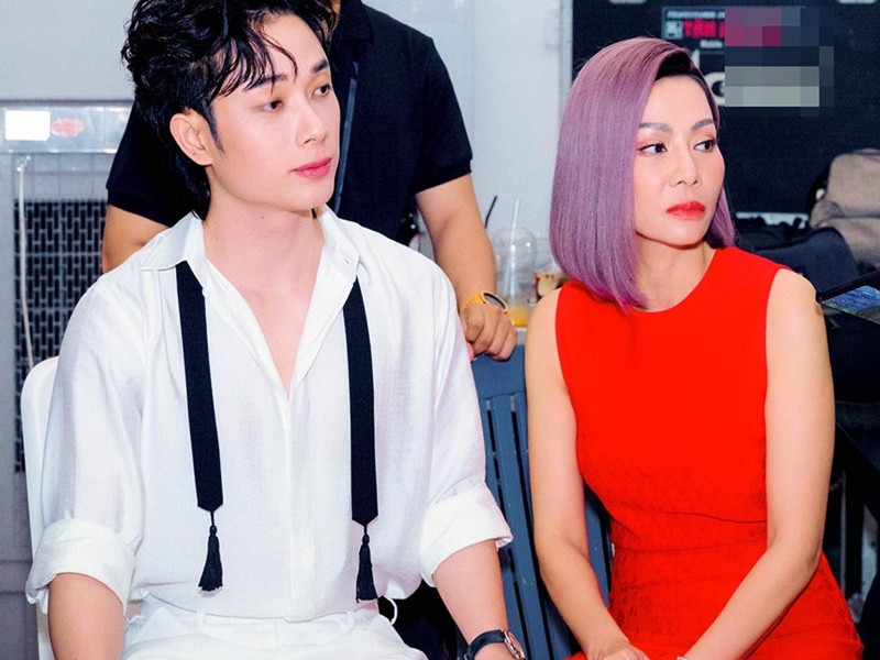 Theo Trúc Nhân, khi cái tôi của mình trỗi dậy, anh không đồng tình với ý kiến của Thu Minh, đàn chị làm gì anh cũng không thích. Đến năm dịch thứ hai, hai cô trò mới liên lạc lại. Ảnh: Arttimes.