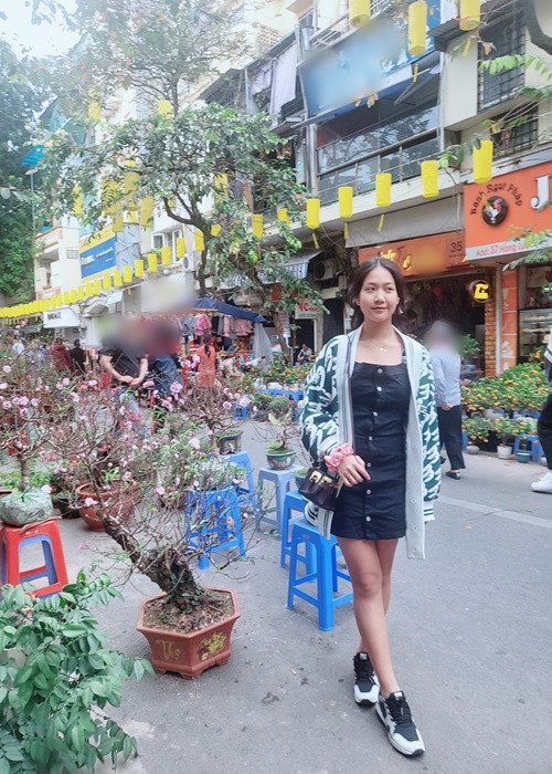 Chíp ra dáng thiếu nữ xinh đẹp.