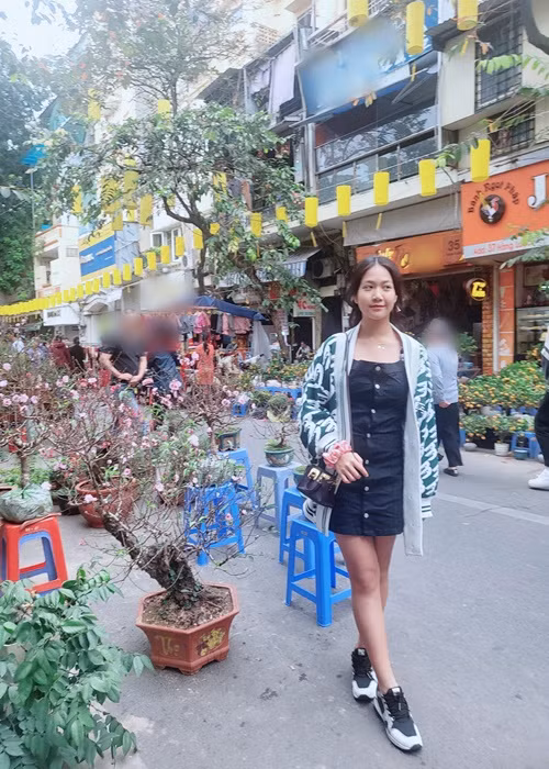 Chíp ra dáng thiếu nữ xinh đẹp.