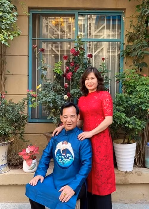 Bà xã Quang Tèo làm tại xưởng may quân đội. Khi có bầu sau 13 năm kết hôn, cô nghỉ việc. Ảnh: FBNV.