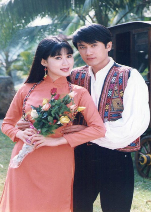 Khi sự nghiệp diễn xuất đang ở đỉnh cao, anh quyết định định cư tại Pháp để chăm sóc mẹ. Ảnh: Dân Việt.