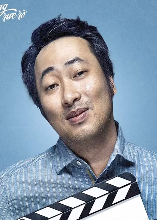 Đạo diễn Nguyễn Quang Dũng từng tiết lộ về một số mối tình thời thanh xuân trong chương trình Thanh âm cuộc sống. Đạo diễn sinh năm 1978 cho biết, năm lớp 8, anh lần đầu biết thích bạn gái. Nam đạo diễn bày tỏ tình cảm nhưng không nhận được tình hiệu đồng ý từ phía cô gái. Ảnh: FBNV.