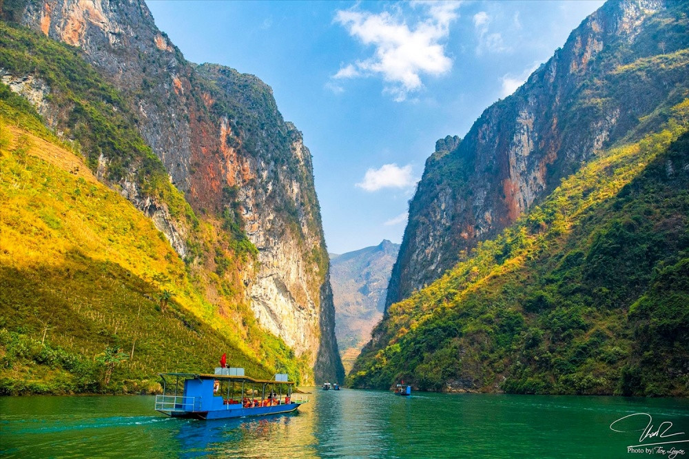 Đây là cách làm sáng tạo của huyện Mèo Vạc trong bảo tồn văn hóa gắn với phát triển du lịch bền vững. (Trong ảnh: Sông Nho Quế nhìn từ đỉnh Mã Pí Lèng)- Ảnh TL