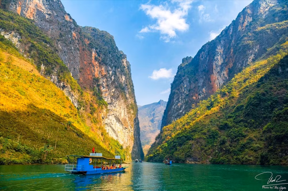 Đây là cách làm sáng tạo của huyện Mèo Vạc trong bảo tồn văn hóa gắn với phát triển du lịch bền vững. (Trong ảnh: Sông Nho Quế nhìn từ đỉnh Mã Pí Lèng)- Ảnh TL