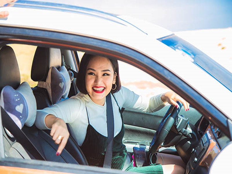 Vì vai diễn trong Nắng 2, Miu Lê hủy vài lịch diễn, lịch quay. “Đặc biệt tôi phải hủy tour diễn cho một nhãn hàng lớn, phải đền hợp đồng, trả lại cọc và một chuyến đi quay quảng cáo ở Thái Lan nữa”, nữ ca sĩ chia sẻ. Ảnh: Khám Phá.
