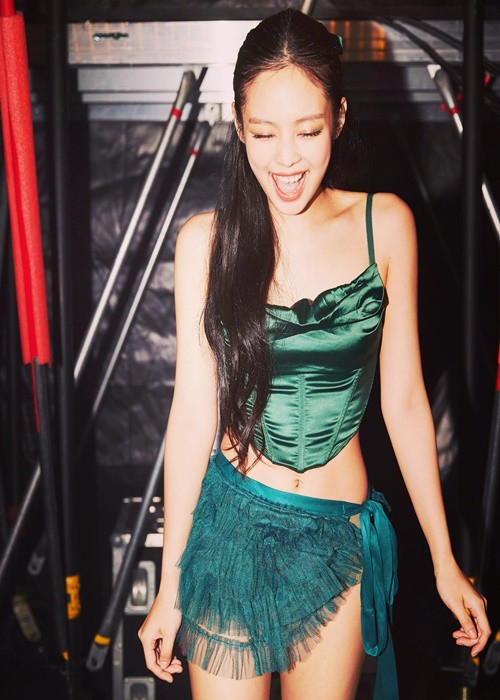 Theo Dân Trí, mức lương khi làm đại sứ của Jennie lên đến 60 nghìn USD (hơn 1,4 tỷ đồng) mỗi năm. Ảnh: Instagram.