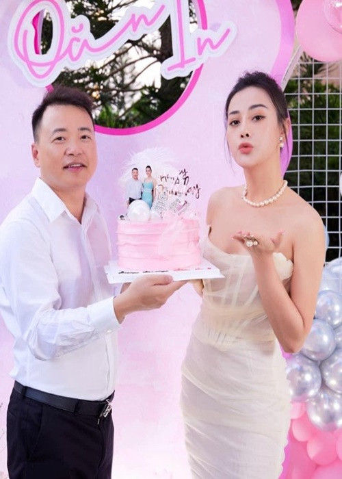 Theo Shark Bình, cuối năm 2018, anh ký đơn đồng thuận ly hôn với doanh nhân Đào Lan Hương. Đến giữa năm 2020, cả hai chính thức không còn chung sống. Năm 2022, Shark Bình quen biết và hẹn hò Phương Oanh. Ảnh: Vietnamnet.