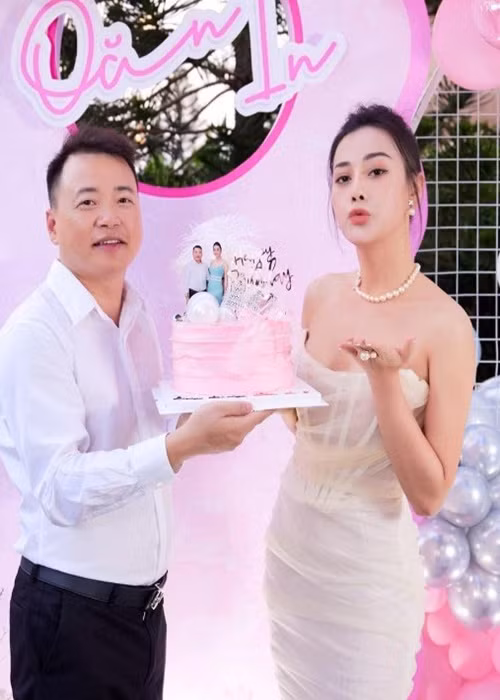 Theo Shark Bình, cuối năm 2018, anh ký đơn đồng thuận ly hôn với doanh nhân Đào Lan Hương. Đến giữa năm 2020, cả hai chính thức không còn chung sống. Năm 2022, Shark Bình quen biết và hẹn hò Phương Oanh. Ảnh: Vietnamnet.