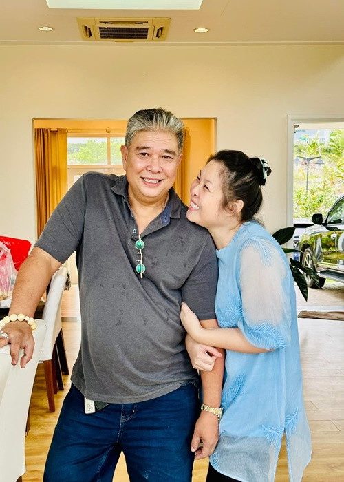 Chia sẻ với Arttimes, Hồng Vân khẳng định sự nghiệp của cô hôm nay có đến 40% đóng góp từ chồng. Ảnh: FBNV.
