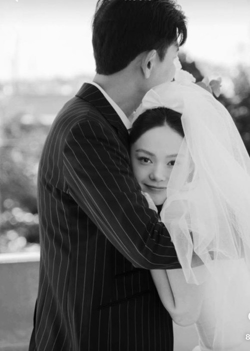 Minh Hằng đẹp rạng rỡ khi khoác lên mình chiếc áo cô dâu. Ảnh: Thương Hiệu Và Pháp Luật.