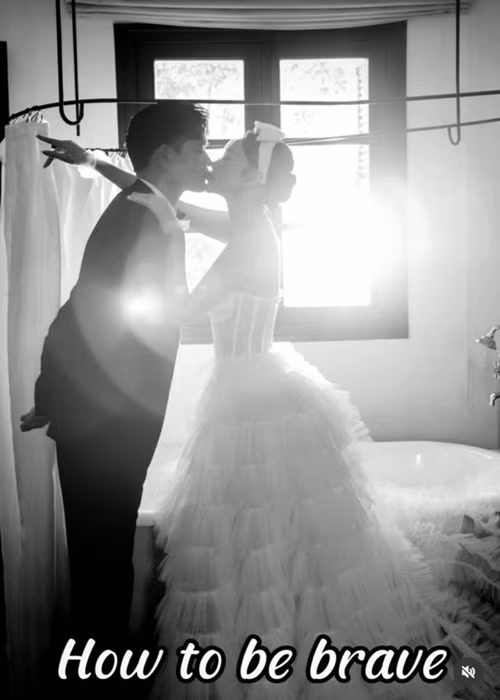 Vợ chồng Minh Hằng trao nhau nụ hôn đầy ngọt ngào. Ảnh: Thương Hiệu Và Pháp Luật.