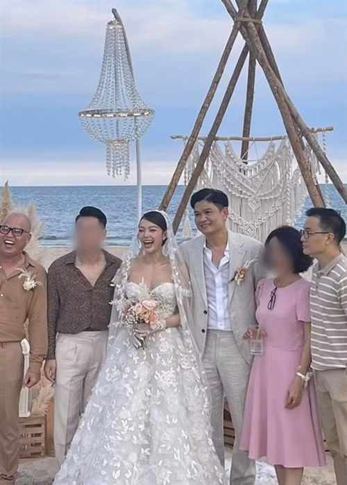 Tuy nhiên, trong đám cưới, ông xã Minh Hằng vẫn bị lộ mặt. Ảnh: Vietnamnet.