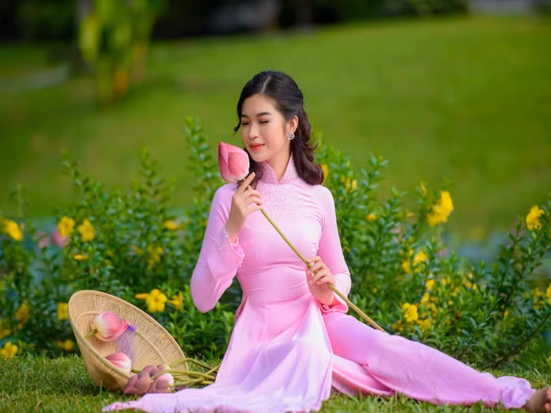 Nữ sinh Đà Nẵng sở hữu nhan sắc xinh đẹp. Cô cao 1m7, có số đo ba vòng 86-65-96 cm. Ảnh: FBNV.