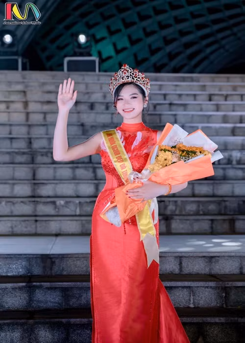 Trước Miss World Vietnam 2023, Lê Khắc Anna đoạt một số thành tích khi thi nhan sắc như Hoa khôi Người đẹp Đà thành Online 2023, giải Người đẹp phong cách và top 5 Người đẹp tài năng ở Hoa hậu Áo dài Việt Nam 2022. Ảnh: FBNV.