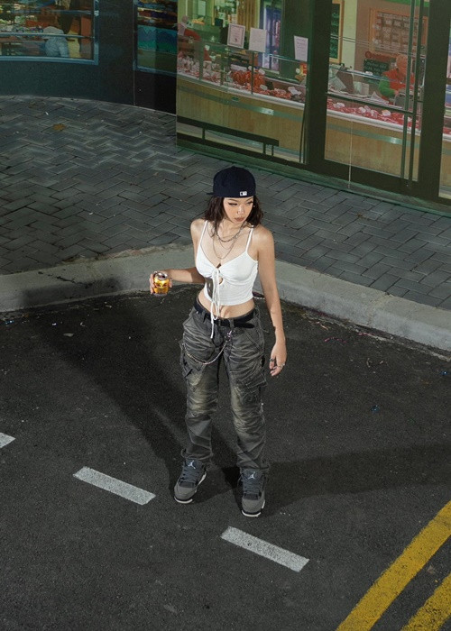 Hoài Anh có phong cách thời trang cá tính.