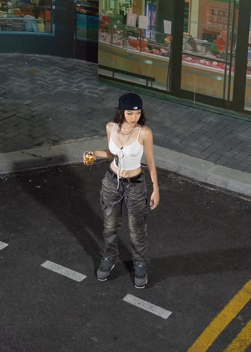 Hoài Anh có phong cách thời trang cá tính.