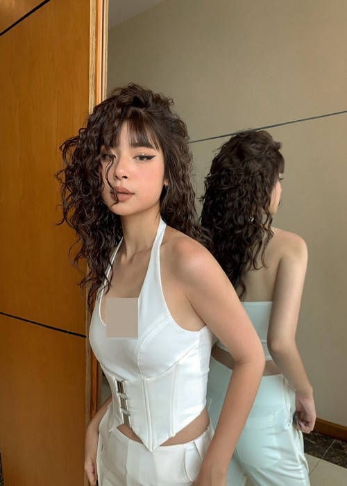 Sinh năm 2005, Hoài Anh sở hữu gương mặt thanh tú với sống mũi cao.