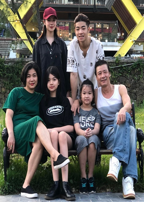 Vợ chồng Võ Hoài Nam có 4 người con. Ngoài Hoài Anh, Hoài Vũ - con trai đầu lòng của nam diễn viên cũng đam mê nghệ thuật.