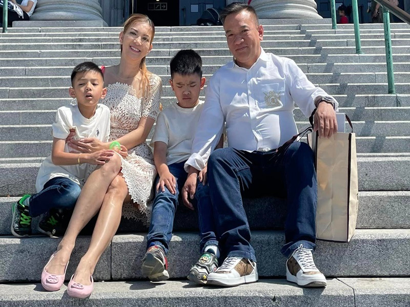 Ông xã Phạm Thanh Thảo là doanh nhân Võ Nguyễn Trường Sơn. Vợ chồng nữ ca sĩ hiện tại có hai con trai chung.