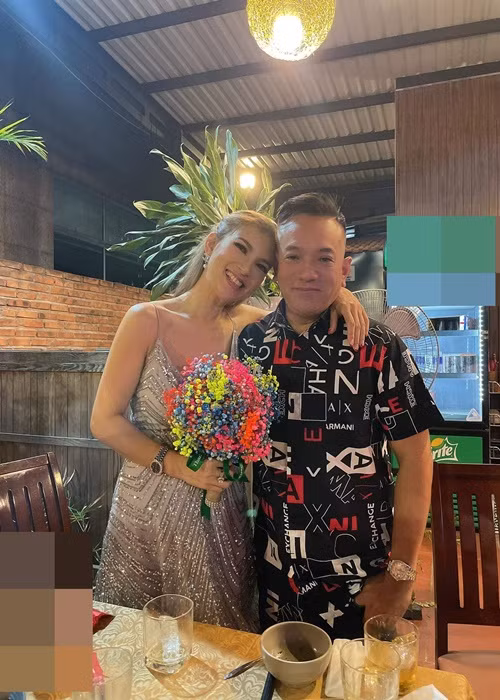 Phạm Thanh Thảo được ông xã chiều chuộng. Trong cuộc phỏng vấn với Zing, nữ ca sĩ cho biết, ở nhà, cô không phải lo lắng thứ gì, không cần làm gì vì đã có chồng lo mọi thứ. Ông xã Phạm Thanh Thảo còn khuyến khích vợ đi hát và sẵn sàng chăm con giúp.