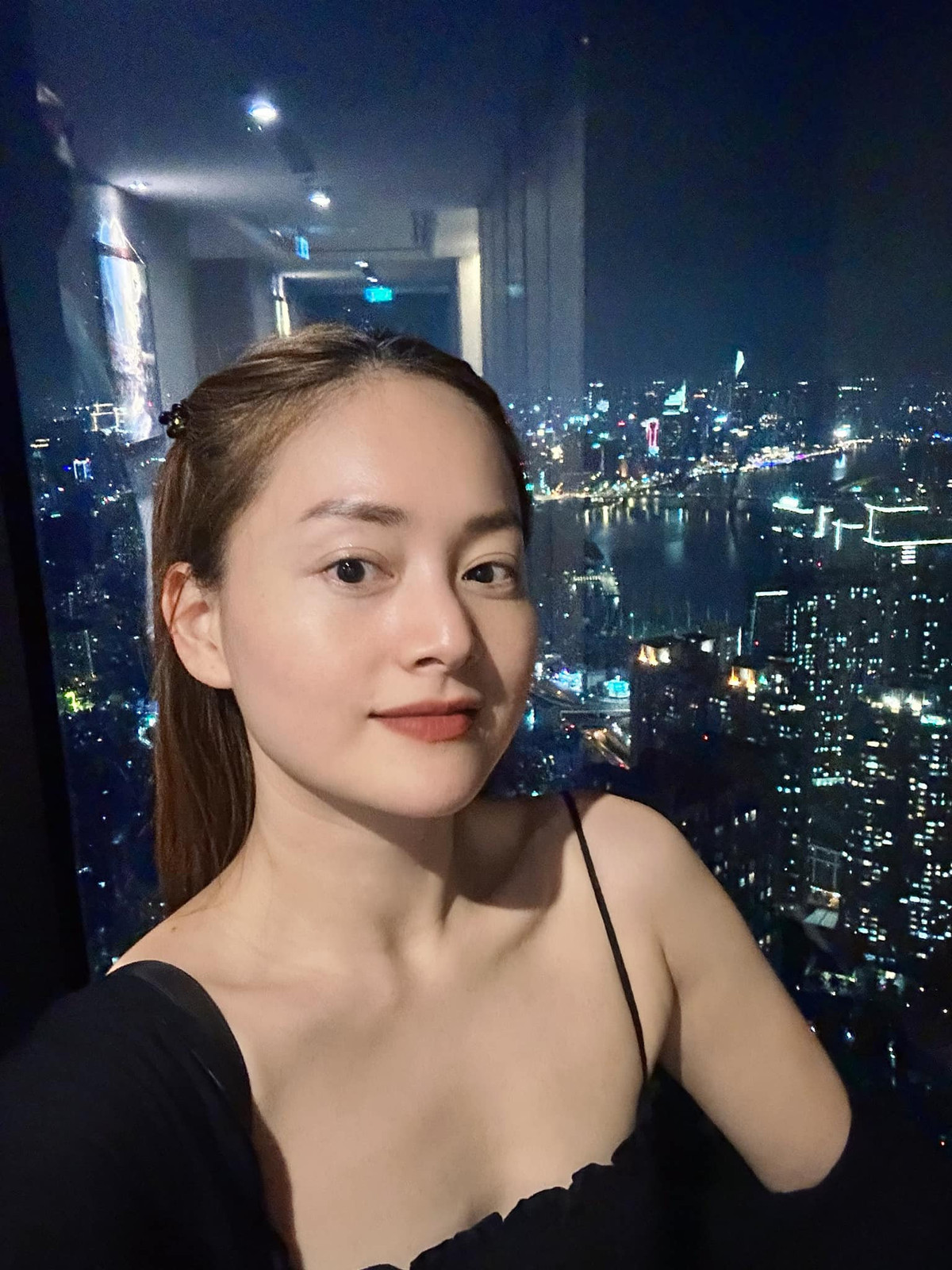 Vẻ đẹp đời thường của Lan Phương khi không trang điểm. Cô là nữ diễn viên kiêm doanh nhân năng động và bận rộn với sự nghiệp riêng.