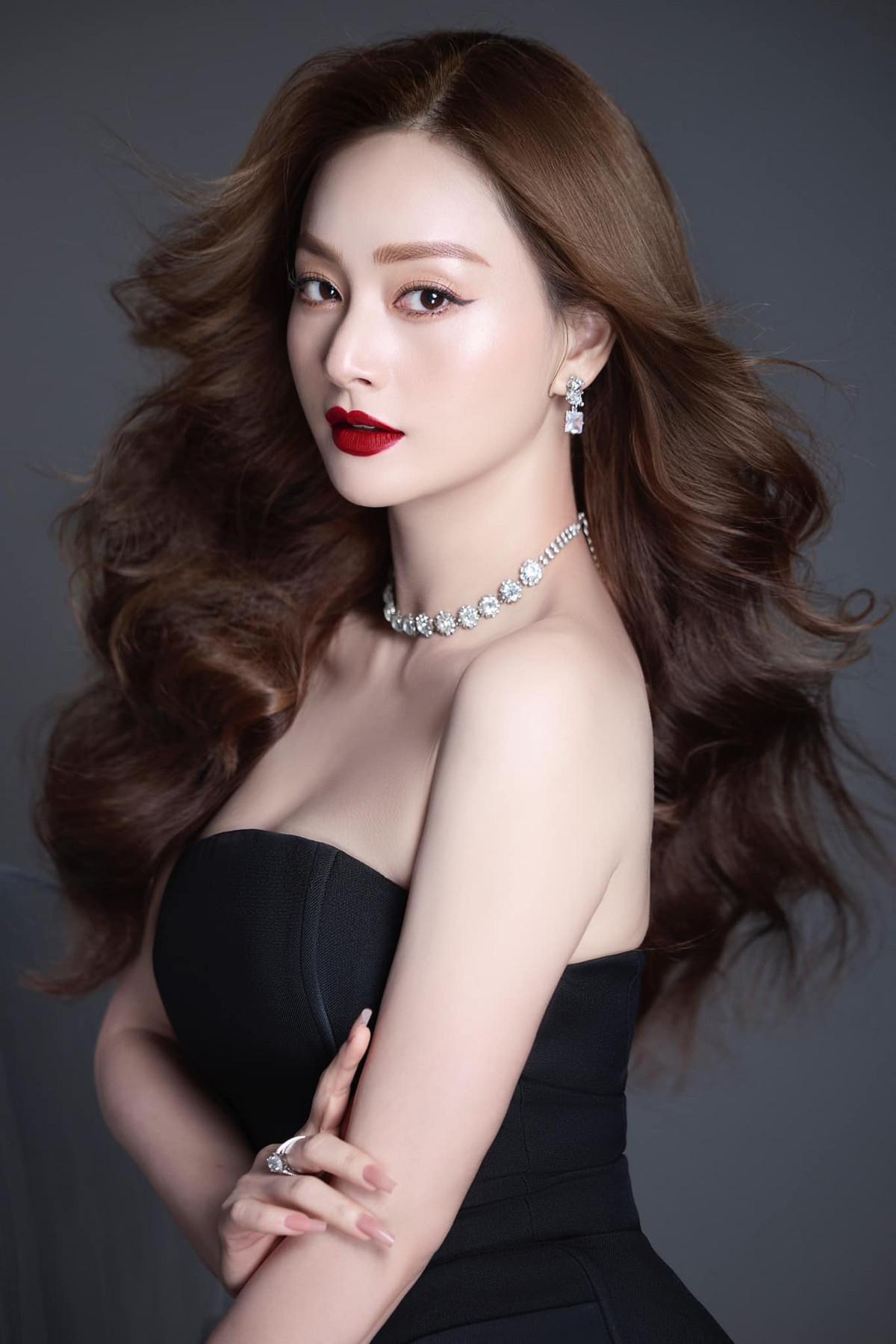 Dù hứng không ít "gạch đá" nhưng diễn xuất của Lan Phương nhận nhiều lời khen. Cô thể hiện khả năng nhập vai đa dạng, biến hóa cảm xúc theo từng tình huống liên quan đến bộ phim.