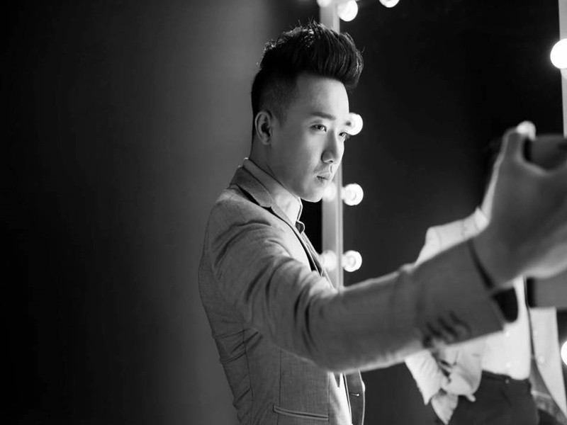 Nam MC nói thêm: “Lúc đó tôi cứ tưởng là tôi yêu, muốn bù đắp cho người ta nhưng đó chỉ là cảm giác của một đứa con nít muốn giành lại đồ chơi của mình. Trấn Thành năm đó sân si nên bắt đầu chinh phục cô ấy lại. Nhưng sao mà được, con gái lý trí lắm. Con gái thường không đi, nếu đi là đi luôn không về".