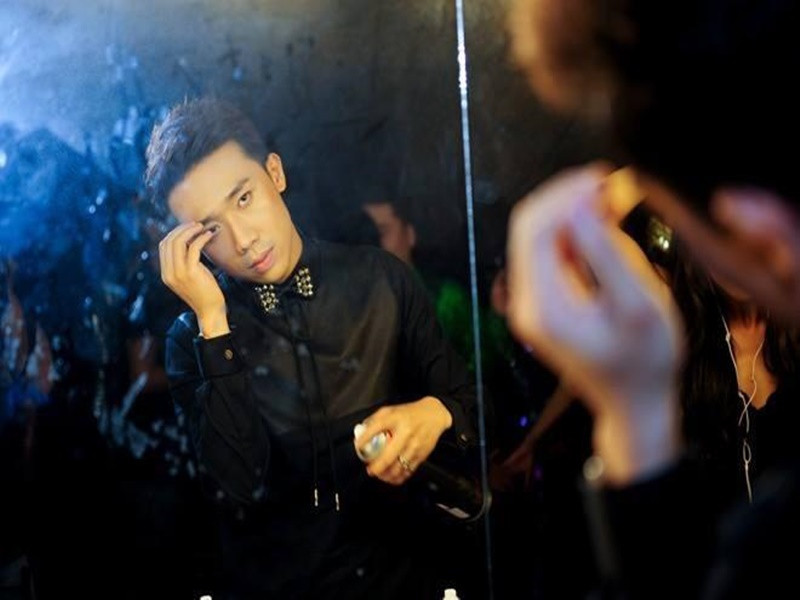 Tuy nhiên, bạn gái Trấn Thành lại quyết định chia tay. “Tôi nhớ mãi. Đó là buổi tối ở quán cháo trên đường Hàm Nghi, cô ấy nhìn tôi và nói: “Em yêu người khác rồi, mình chia tay đi”, Trấn Thành kể lại.