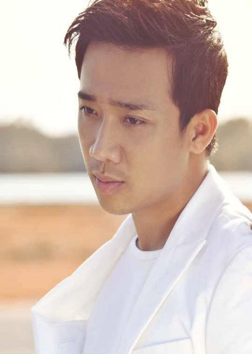 “Tôi không biết tại sao tôi khóc. Chỉ biết rằng mình không dám đối diện lại với con người đó vì mình sai quá rồi”, nam MC kể lại. Trấn Thành còn thú nhận, anh lúc nào cũng chỉ mong người yêu cũ được hạnh phúc.