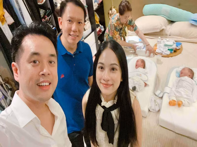 Vợ chồng ca sĩ Sara Lưu - nhạc sĩ Dương Khắc Linh cũng được bác sĩ Hữu Thịnh giúp đỡ để có cặp song sinh.