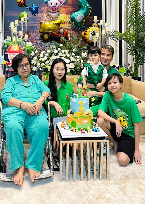 Huỳnh Như và bé Tin thỉnh thoảng cùng Đàm Vĩnh Hưng tham gia các sự kiện giải trí, các buổi tiệc nội bộ gia đình. Ảnh: FBNV.