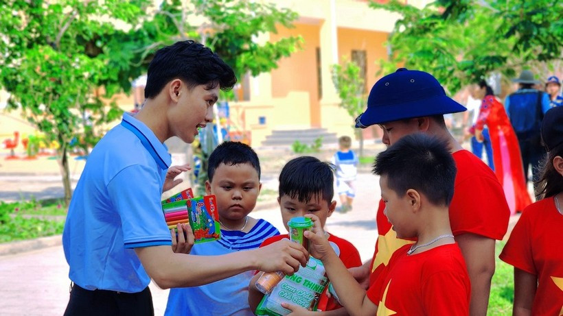 Nam sinh nguoi Thai ke chuyen lan dau toi Truong Sa-Hinh-3