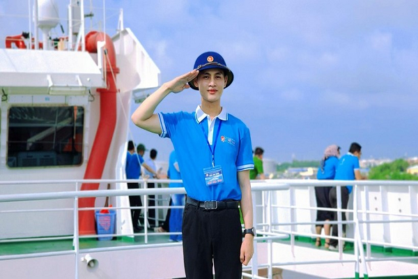 Nam sinh nguoi Thai ke chuyen lan dau toi Truong Sa